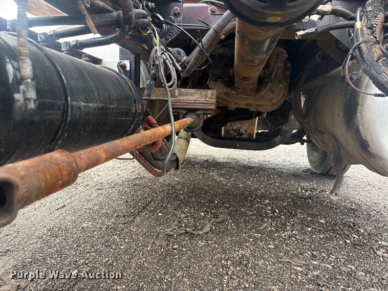 image for item EG8841 2007 Peterbilt 357 tank truck