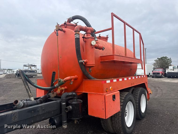 image for item EG8841 2007 Peterbilt 357 tank truck