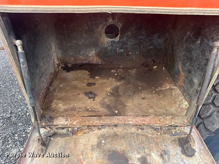 image for item EG8841 2007 Peterbilt 357 tank truck