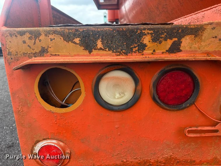 image for item EG8841 2007 Peterbilt 357 tank truck