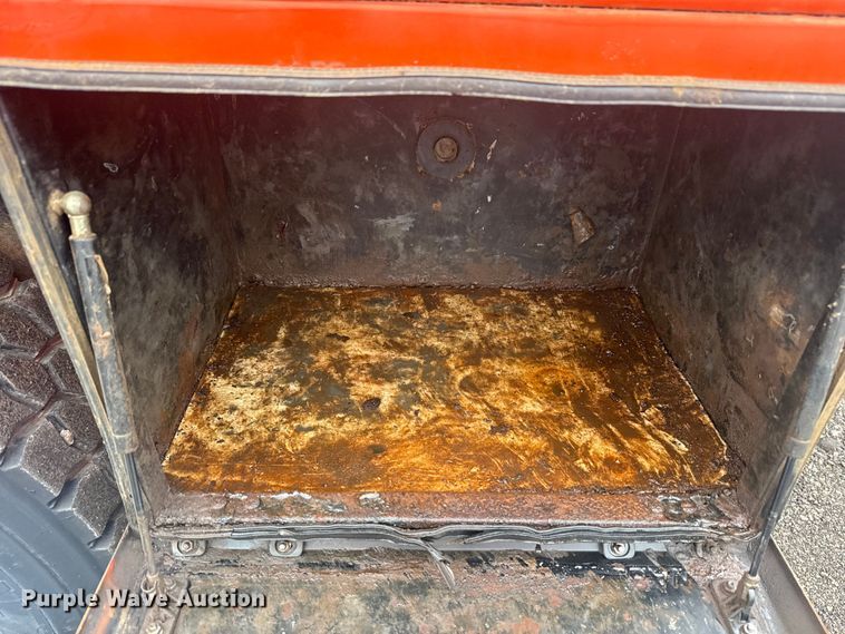 image for item EG8841 2007 Peterbilt 357 tank truck