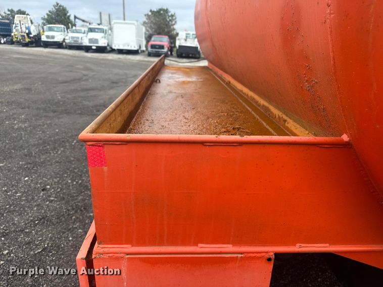 image for item EG8841 2007 Peterbilt 357 tank truck