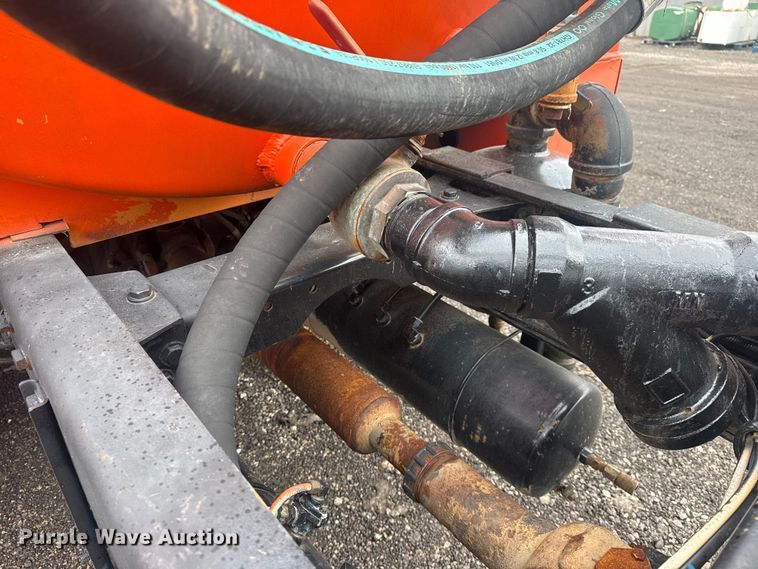 image for item EG8841 2007 Peterbilt 357 tank truck