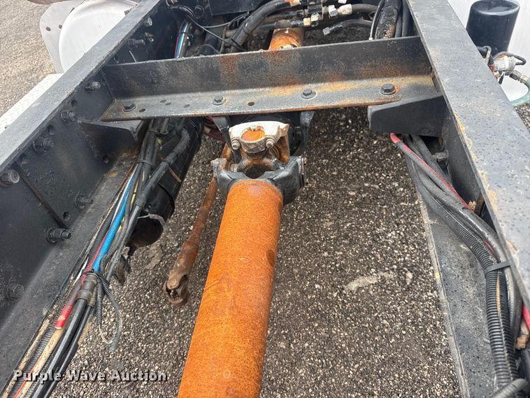 image for item EG8841 2007 Peterbilt 357 tank truck