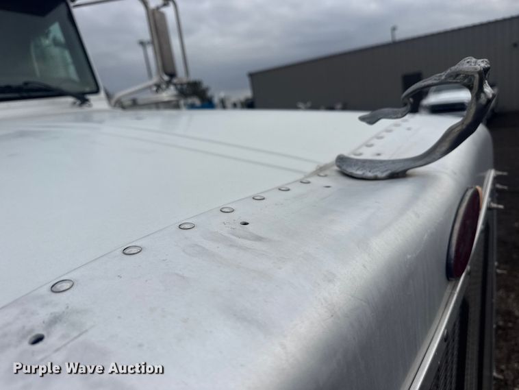 image for item EG8841 2007 Peterbilt 357 tank truck