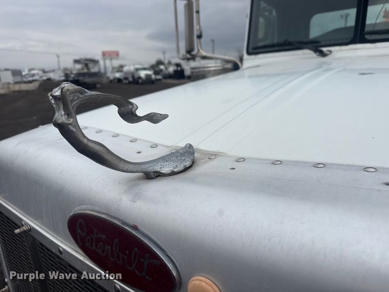 image for item EG8841 2007 Peterbilt 357 tank truck