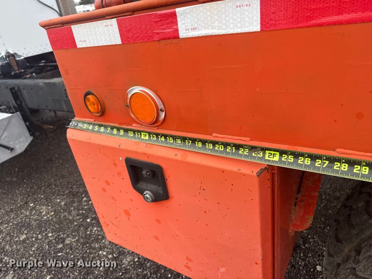 image for item EG8841 2007 Peterbilt 357 tank truck