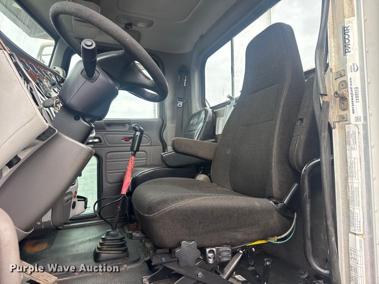 image for item EG8841 2007 Peterbilt 357 tank truck