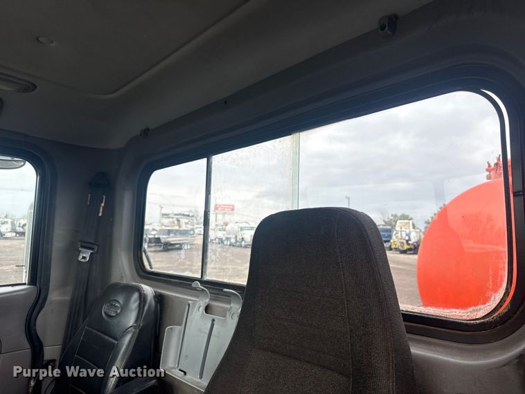 image for item EG8841 2007 Peterbilt 357 tank truck