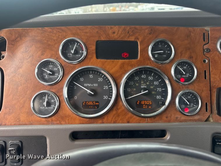 image for item EG8841 2007 Peterbilt 357 tank truck