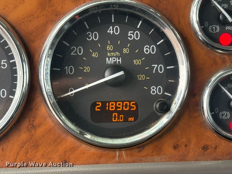 image for item EG8841 2007 Peterbilt 357 tank truck