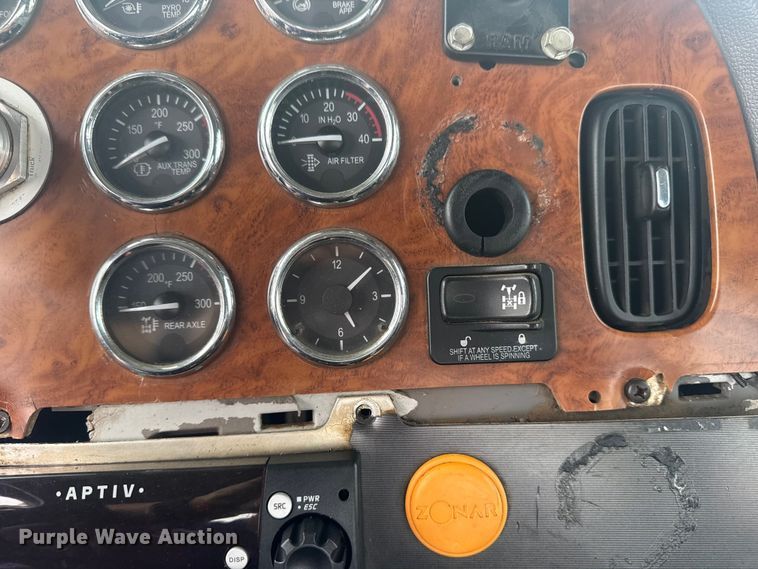 image for item EG8841 2007 Peterbilt 357 tank truck