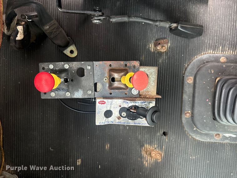 image for item EG8841 2007 Peterbilt 357 tank truck