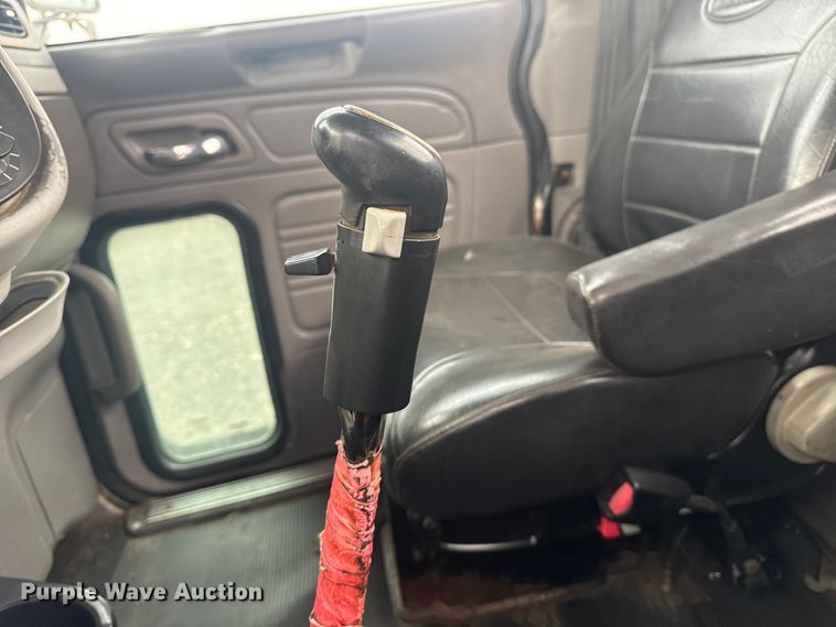 image for item EG8841 2007 Peterbilt 357 tank truck