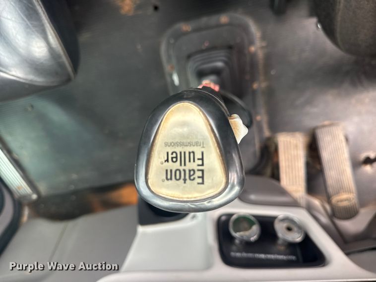 image for item EG8841 2007 Peterbilt 357 tank truck