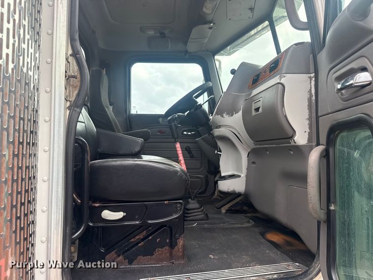 image for item EG8841 2007 Peterbilt 357 tank truck