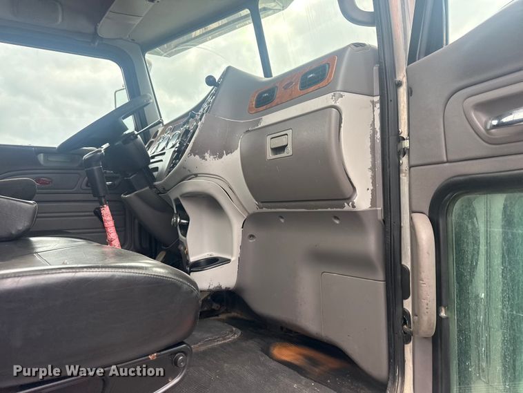 image for item EG8841 2007 Peterbilt 357 tank truck