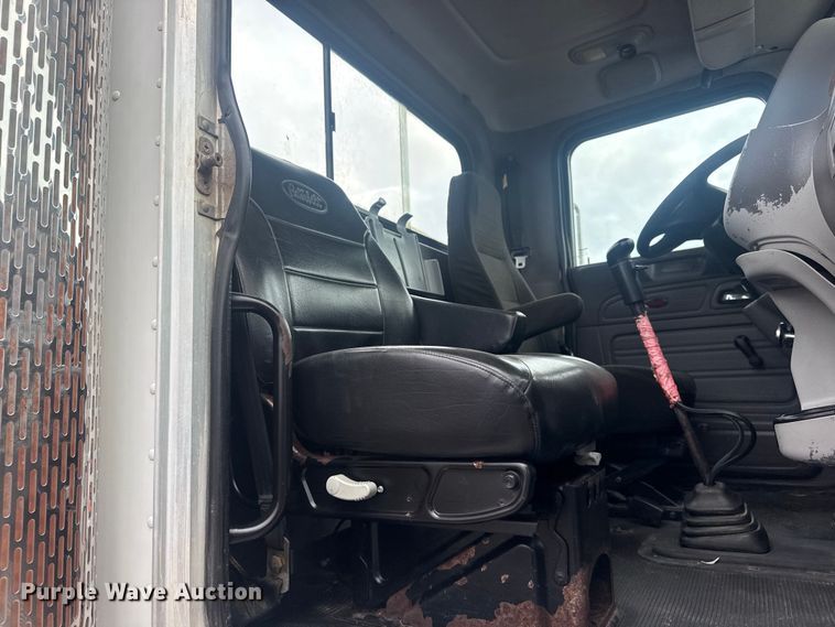 image for item EG8841 2007 Peterbilt 357 tank truck