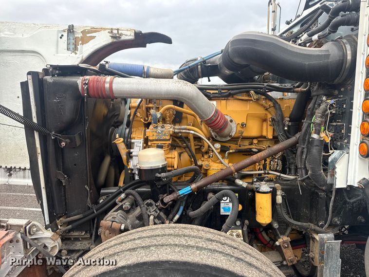 image for item EG8841 2007 Peterbilt 357 tank truck