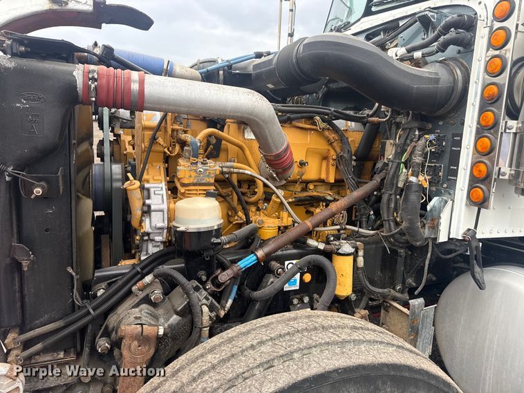 image for item EG8841 2007 Peterbilt 357 tank truck