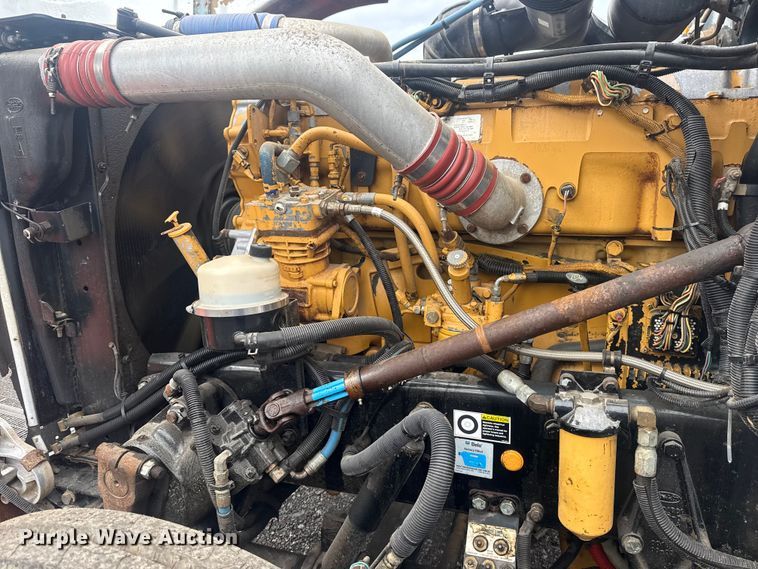 image for item EG8841 2007 Peterbilt 357 tank truck