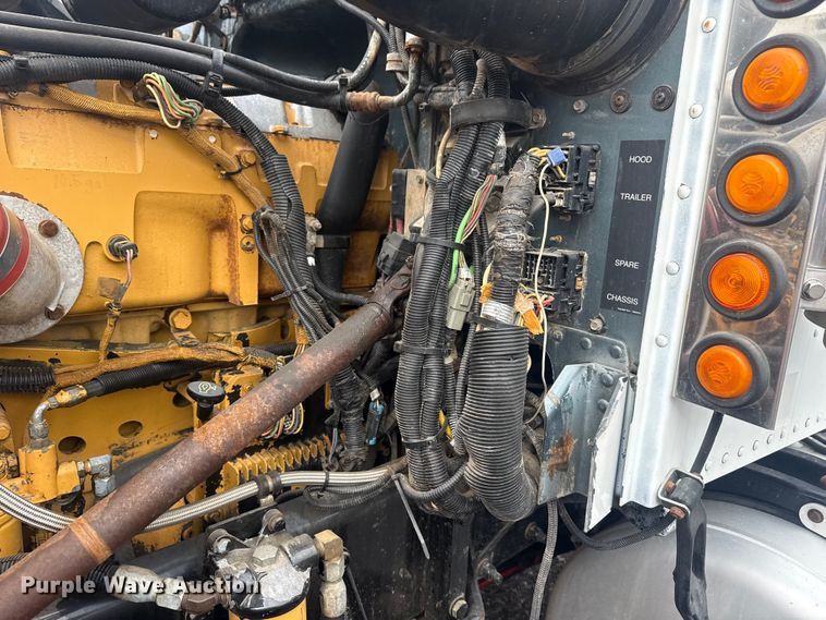 image for item EG8841 2007 Peterbilt 357 tank truck