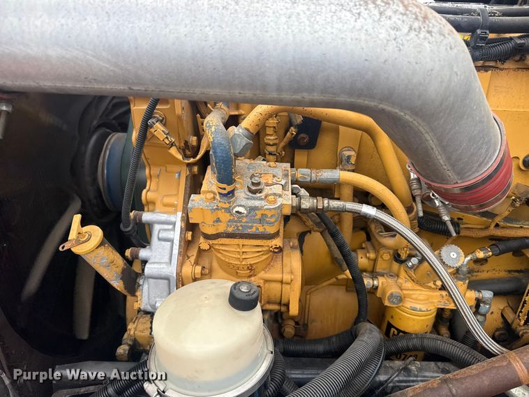 image for item EG8841 2007 Peterbilt 357 tank truck