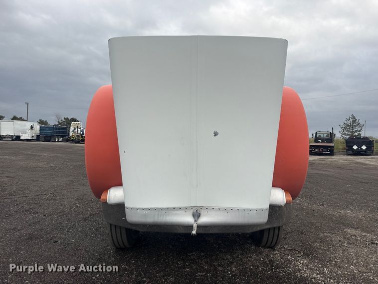 image for item EG8841 2007 Peterbilt 357 tank truck