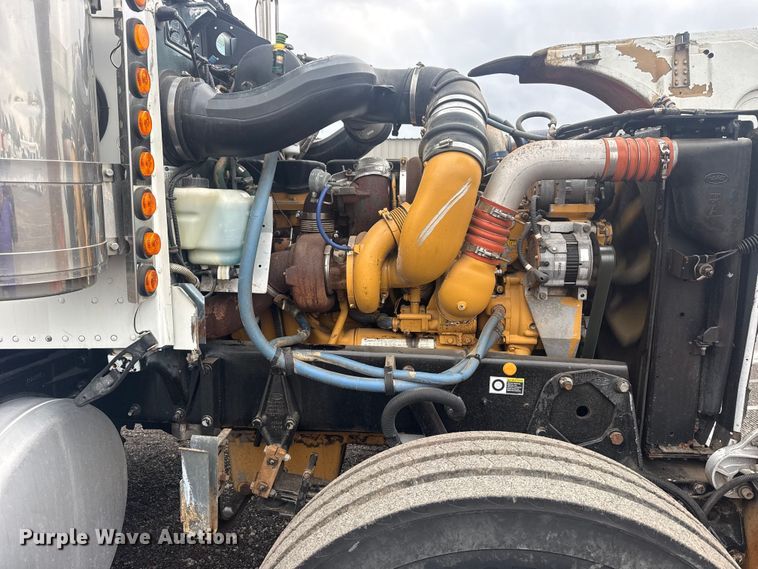 image for item EG8841 2007 Peterbilt 357 tank truck