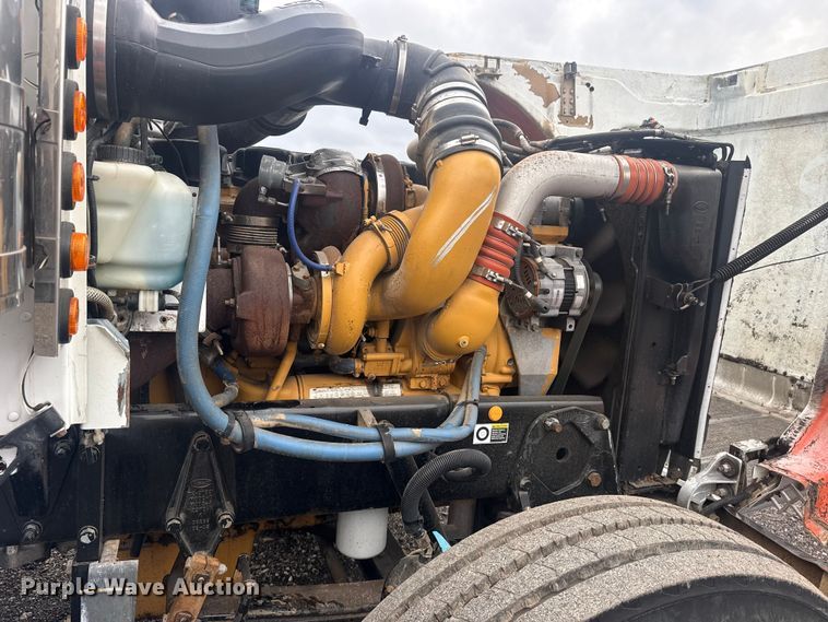 image for item EG8841 2007 Peterbilt 357 tank truck