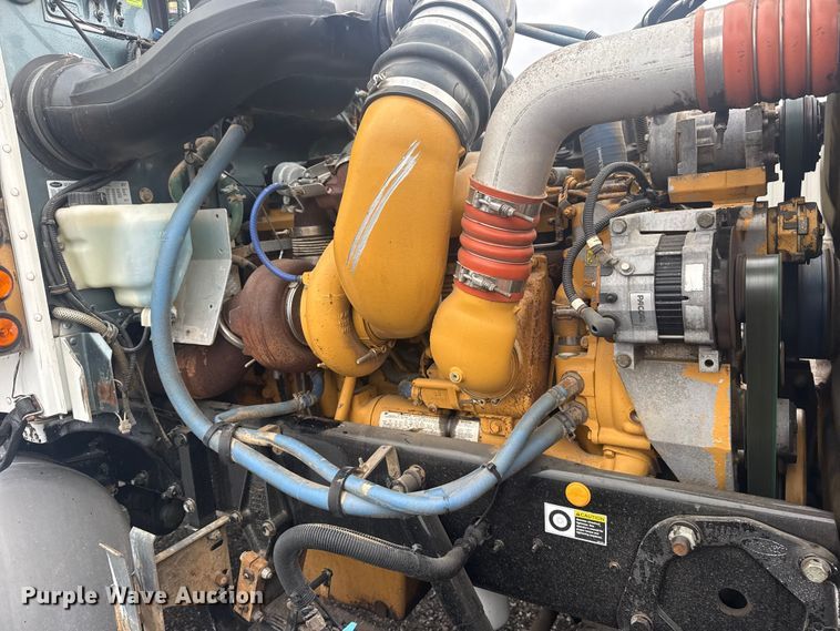 image for item EG8841 2007 Peterbilt 357 tank truck