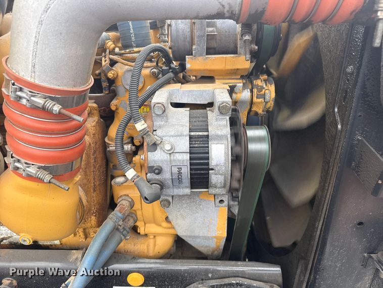 image for item EG8841 2007 Peterbilt 357 tank truck