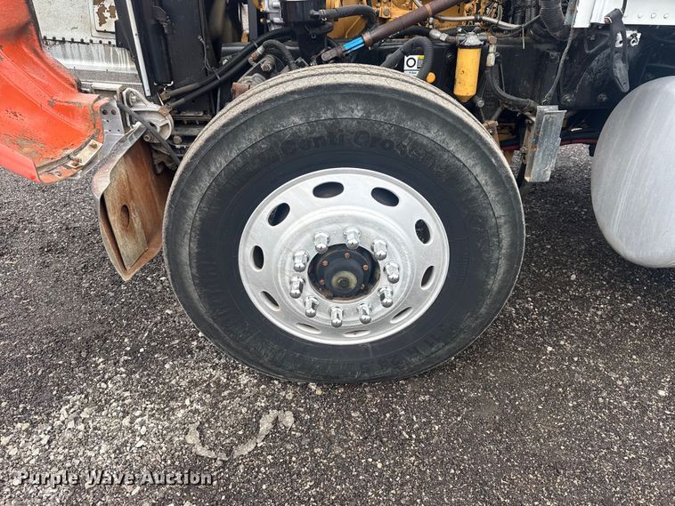 image for item EG8841 2007 Peterbilt 357 tank truck