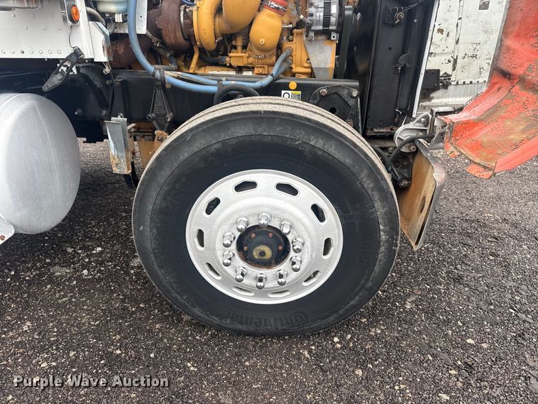 image for item EG8841 2007 Peterbilt 357 tank truck