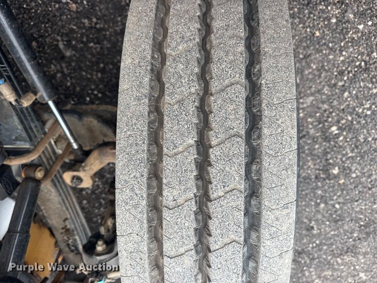 image for item EG8841 2007 Peterbilt 357 tank truck