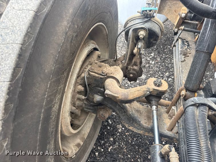 image for item EG8841 2007 Peterbilt 357 tank truck