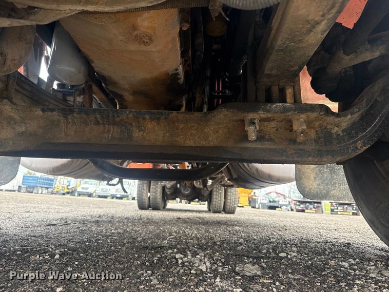 image for item EG8841 2007 Peterbilt 357 tank truck