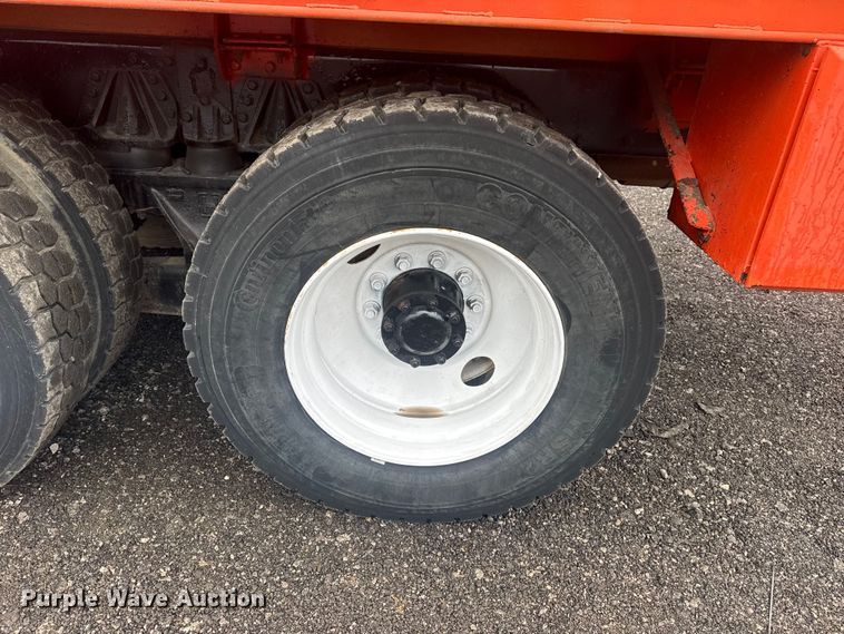 image for item EG8841 2007 Peterbilt 357 tank truck