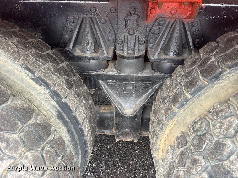 image for item EG8841 2007 Peterbilt 357 tank truck