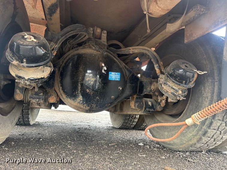 image for item EG8841 2007 Peterbilt 357 tank truck