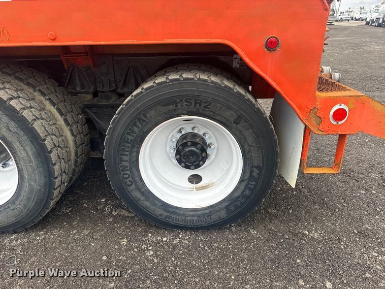 image for item EG8841 2007 Peterbilt 357 tank truck