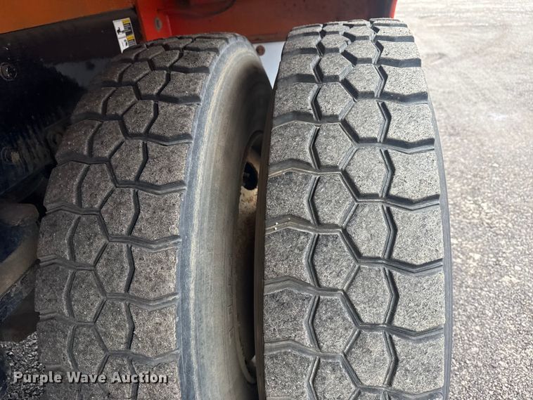 image for item EG8841 2007 Peterbilt 357 tank truck