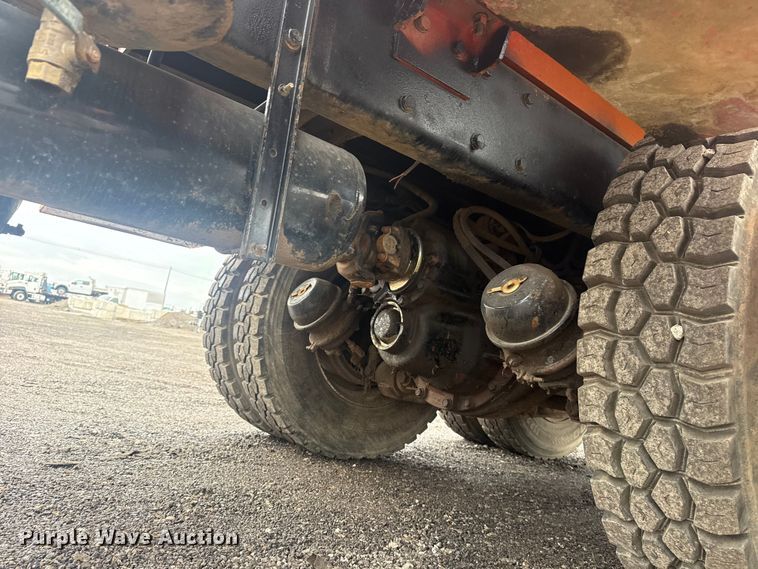 image for item EG8841 2007 Peterbilt 357 tank truck