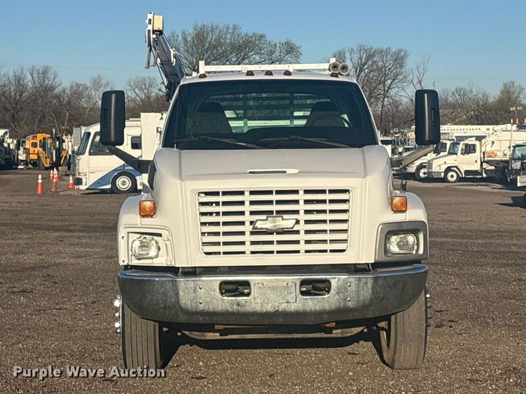 image for item EG8853 2007 Chevrolet C7500 utility / service truck