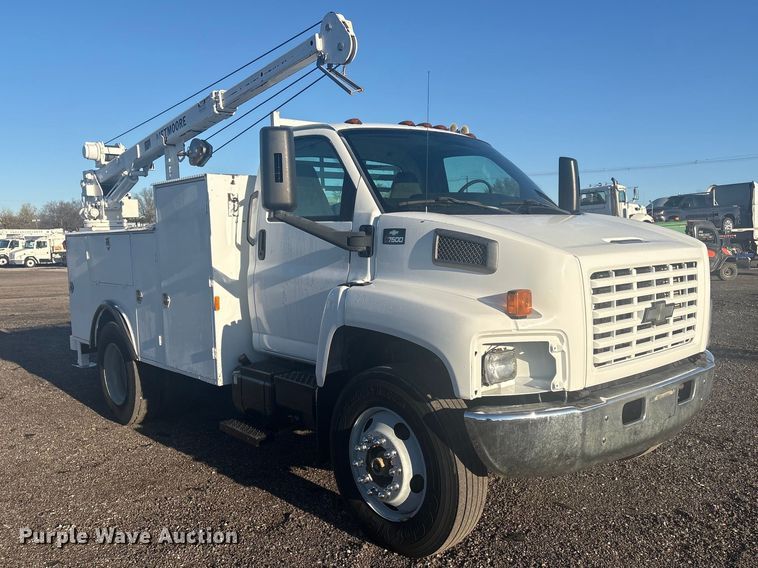 image for item EG8853 2007 Chevrolet C7500 utility / service truck