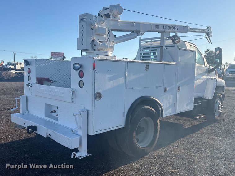 image for item EG8853 2007 Chevrolet C7500 utility / service truck