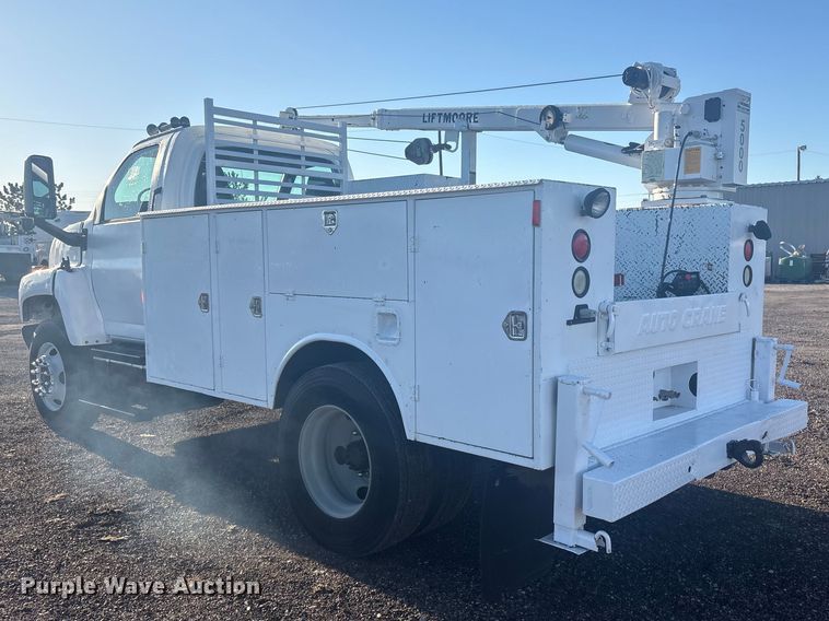 image for item EG8853 2007 Chevrolet C7500 utility / service truck