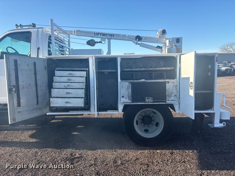 image for item EG8853 2007 Chevrolet C7500 utility / service truck