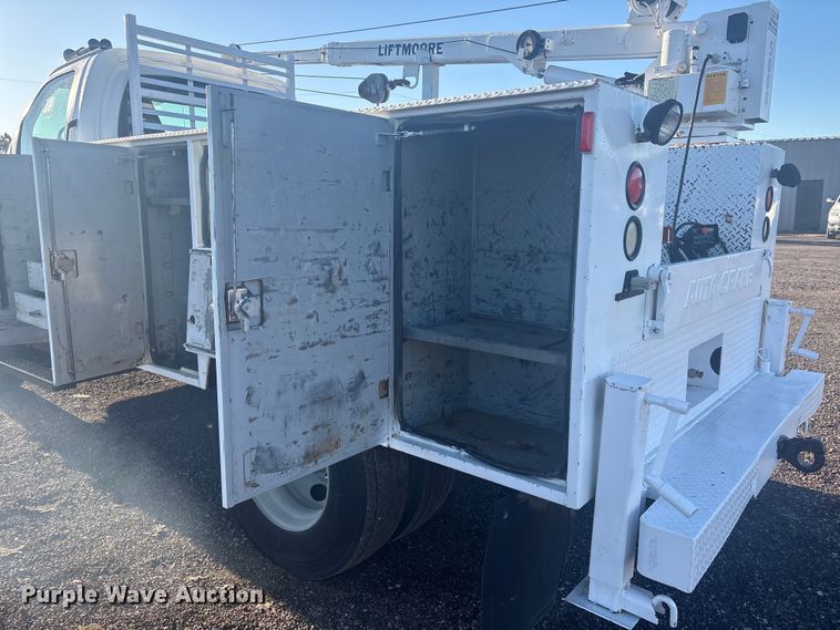 image for item EG8853 2007 Chevrolet C7500 utility / service truck