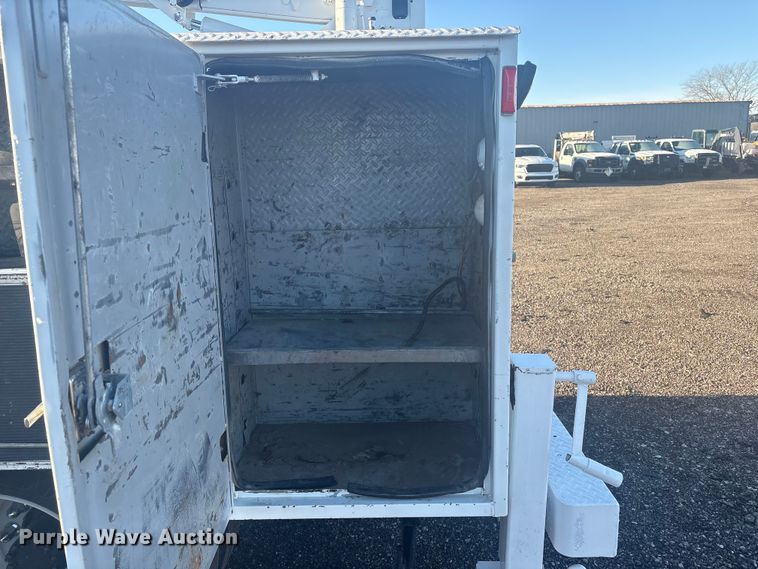 image for item EG8853 2007 Chevrolet C7500 utility / service truck